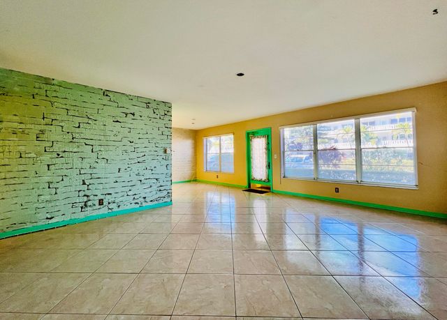 110 Wellington B, West Palm Beach, FL 33417