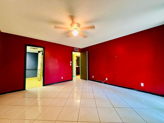 110 Wellington B, West Palm Beach, FL 33417