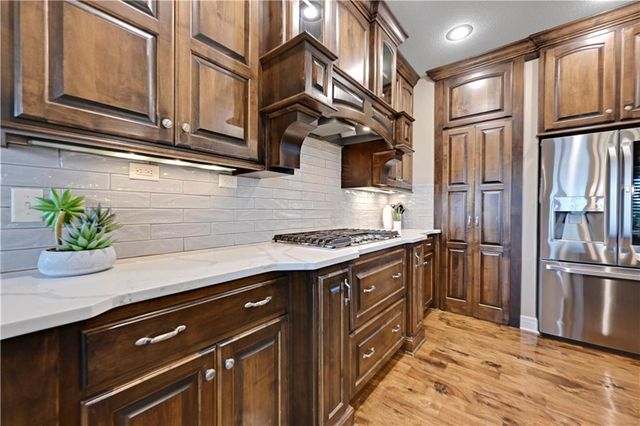 16816 Stearns Street, Overland Park, KS 66221