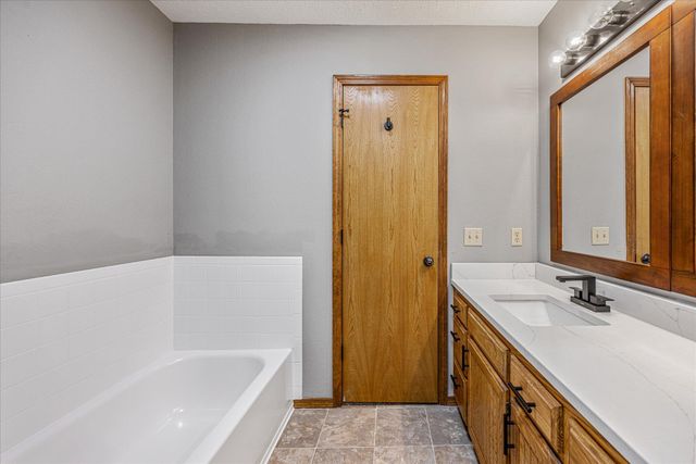 951 S Alex, Springfield, MO 65802