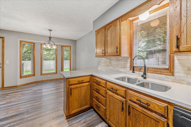 951 S Alex, Springfield, MO 65802