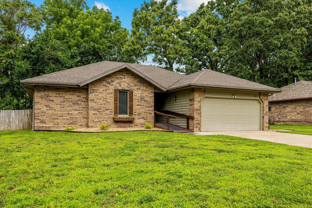 951 S Alex, Springfield, MO 65802