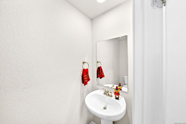 6710 Turnpike, Converse, TX 78109