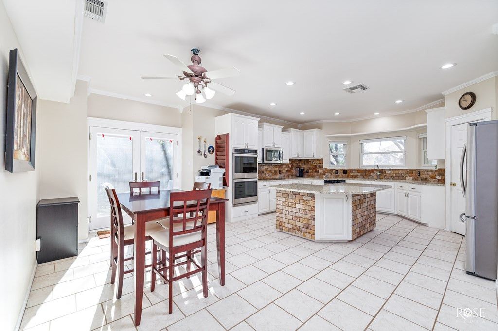 Image 12 of property listing at 3114 Scenic Vista Drive, San Angelo, TX 76904