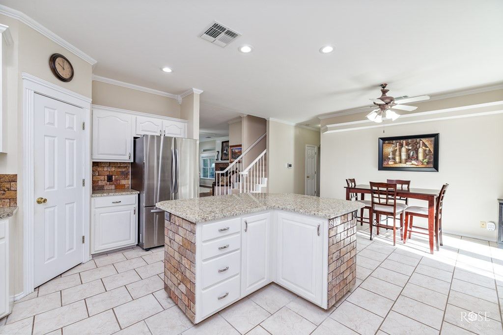 Image 13 of property listing at 3114 Scenic Vista Drive, San Angelo, TX 76904