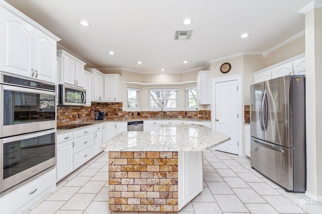Image 14 of property listing at 3114 Scenic Vista Drive, San Angelo, TX 76904