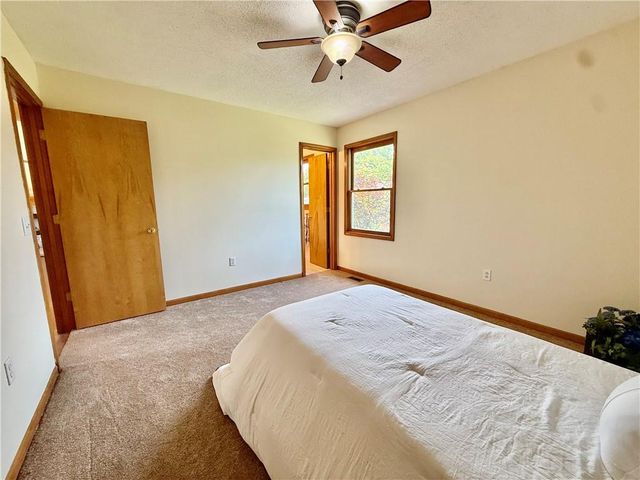33124 W 87th Terrace, De Soto, KS 66018