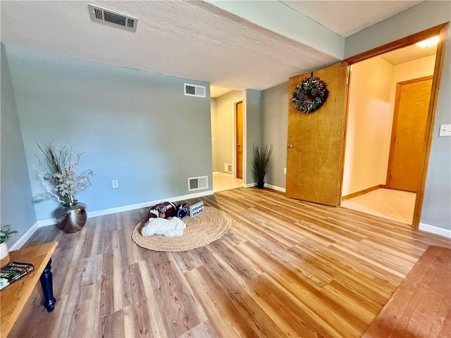 33124 W 87th Terrace, De Soto, KS 66018