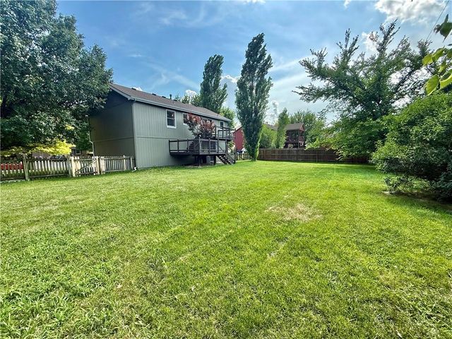 33124 W 87th Terrace, De Soto, KS 66018