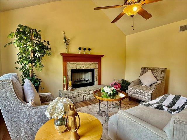 33124 W 87th Terrace, De Soto, KS 66018