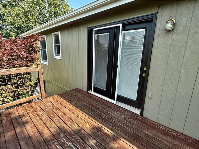 33124 W 87th Terrace, De Soto, KS 66018