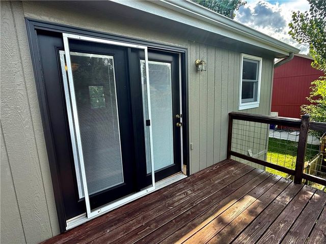 33124 W 87th Terrace, De Soto, KS 66018