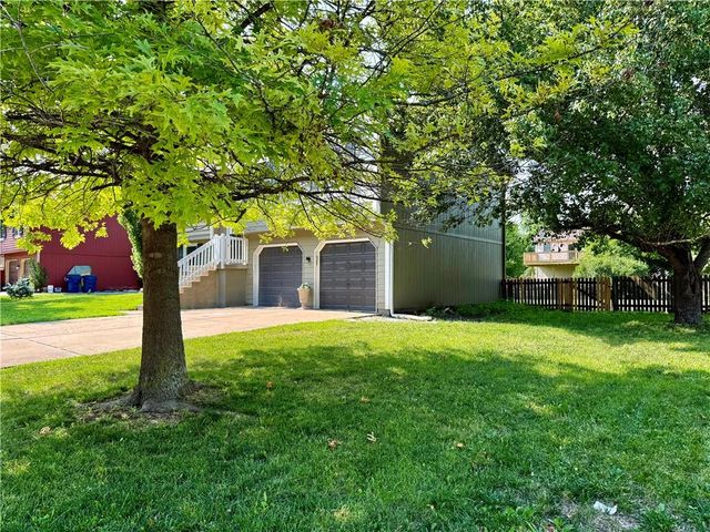 33124 W 87th Terrace, De Soto, KS 66018