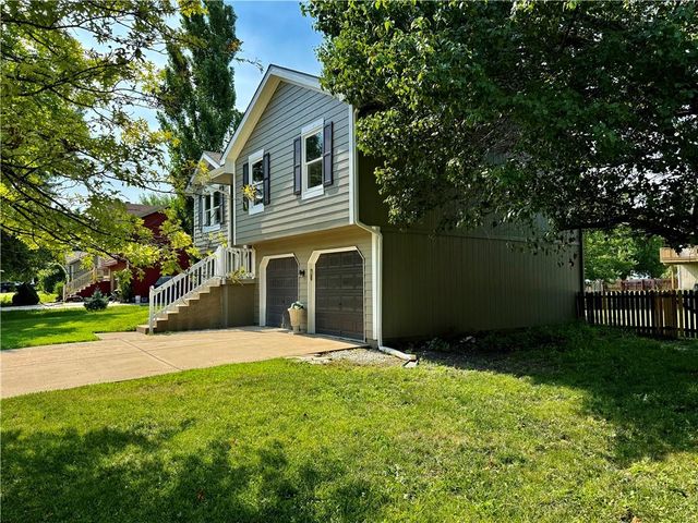 33124 W 87th Terrace, De Soto, KS 66018