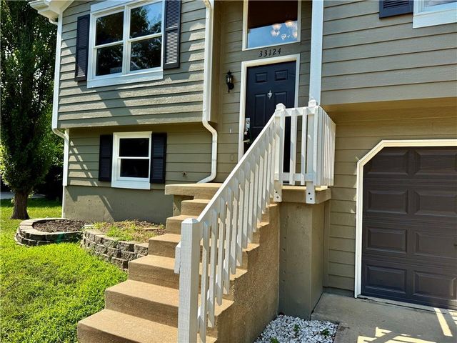 33124 W 87th Terrace, De Soto, KS 66018