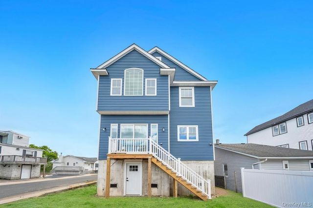 10 8th Avenue, East Rockaway, NY 11518