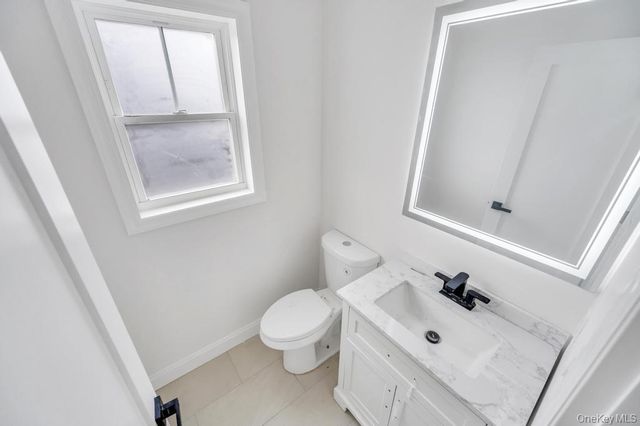 10 8th Avenue, East Rockaway, NY 11518