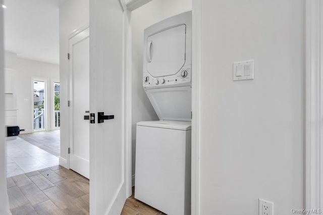 10 8th Avenue, East Rockaway, NY 11518