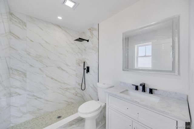10 8th Avenue, East Rockaway, NY 11518