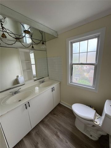 293 Greenlee Rd, Brentwood, PA 15227