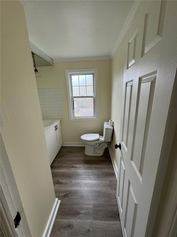 293 Greenlee Rd, Brentwood, PA 15227