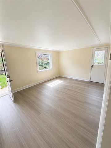 293 Greenlee Rd, Brentwood, PA 15227