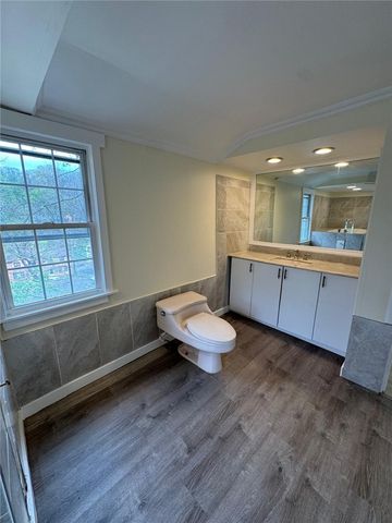 293 Greenlee Rd, Brentwood, PA 15227