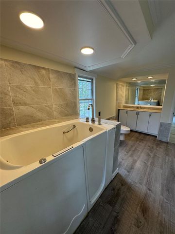 293 Greenlee Rd, Brentwood, PA 15227