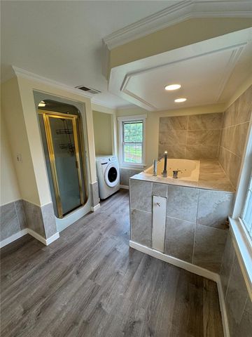 293 Greenlee Rd, Brentwood, PA 15227