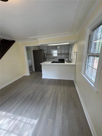 293 Greenlee Rd, Brentwood, PA 15227