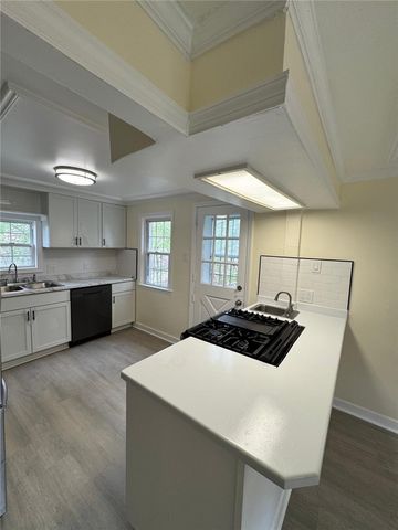 293 Greenlee Rd, Brentwood, PA 15227