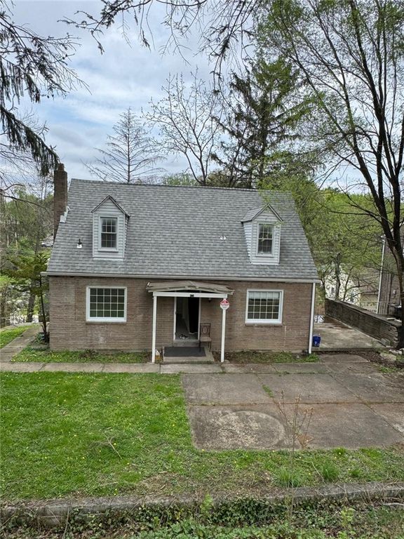 293 Greenlee Rd, Brentwood, PA 15227