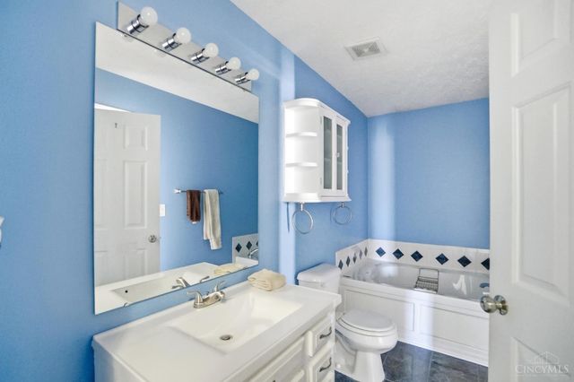 2505 Foxcove Court, Cincinnati, OH 45211