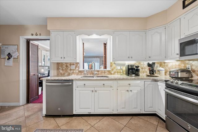 17223 CLOVERLEAF RD, Hagerstown, MD 21740
