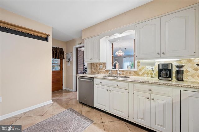 17223 CLOVERLEAF RD, Hagerstown, MD 21740