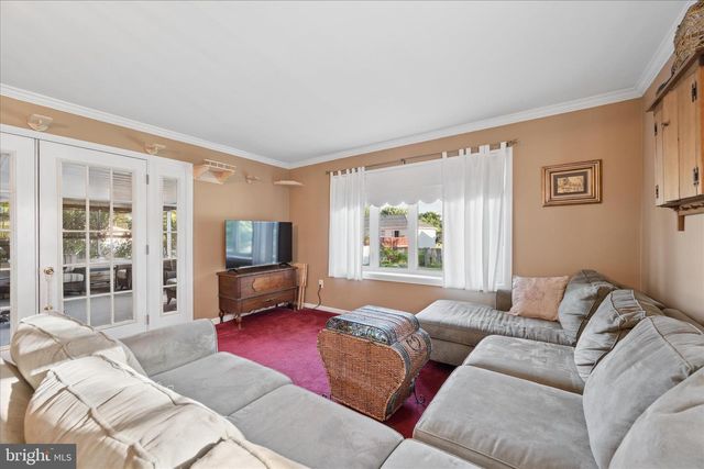 17223 CLOVERLEAF RD, Hagerstown, MD 21740