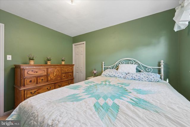 17223 CLOVERLEAF RD, Hagerstown, MD 21740