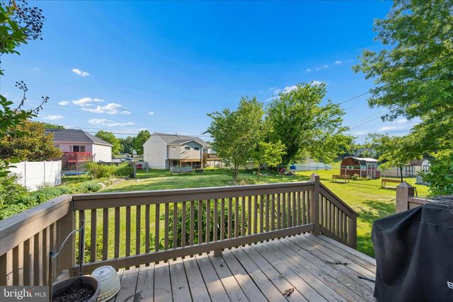 17223 CLOVERLEAF RD, Hagerstown, MD 21740