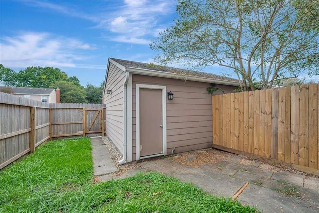 17287 Saturn Lane, Houston, TX 77058