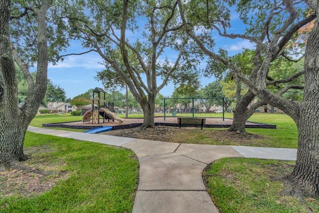 17287 Saturn Lane, Houston, TX 77058