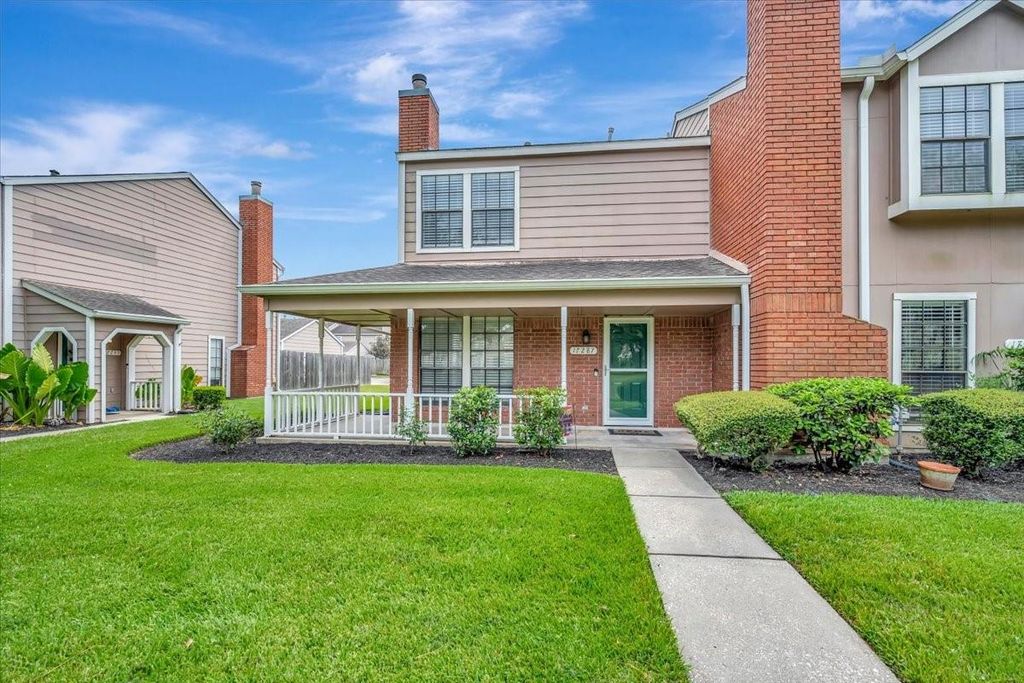 17287 Saturn Lane, Houston, TX 77058
