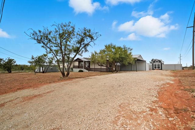 1104 W New Mexico Avenue, Sweetwater, TX 79556