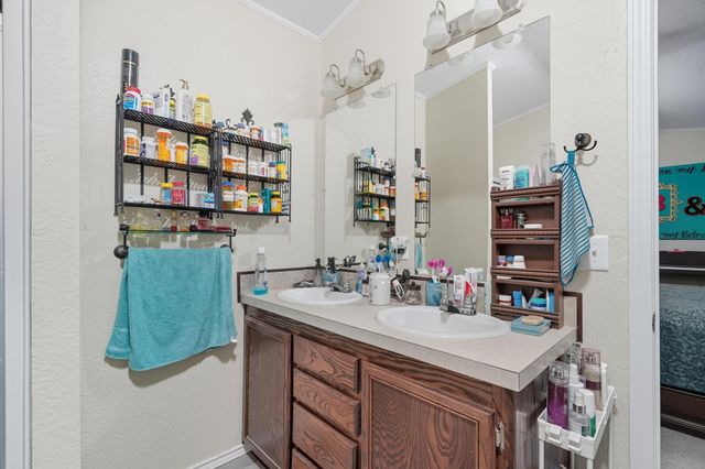 1104 W New Mexico Avenue, Sweetwater, TX 79556