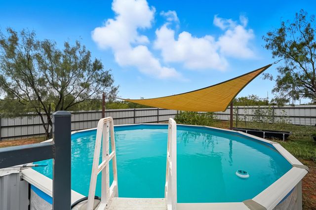 1104 W New Mexico Avenue, Sweetwater, TX 79556