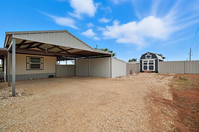 1104 W New Mexico Avenue, Sweetwater, TX 79556