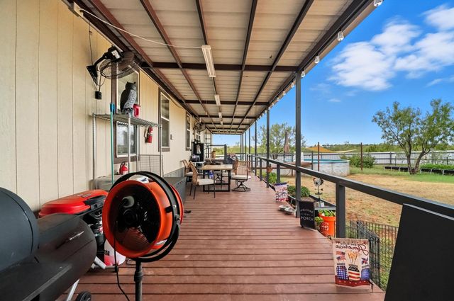 1104 W New Mexico Avenue, Sweetwater, TX 79556