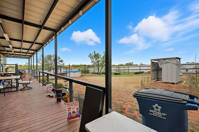 1104 W New Mexico Avenue, Sweetwater, TX 79556