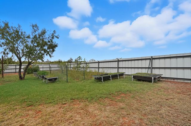 1104 W New Mexico Avenue, Sweetwater, TX 79556