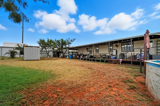 1104 W New Mexico Avenue, Sweetwater, TX 79556