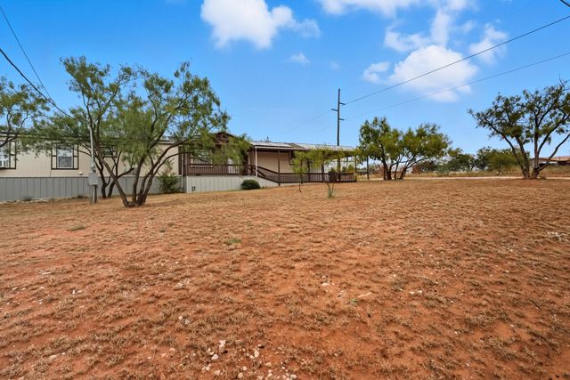 1104 W New Mexico Avenue, Sweetwater, TX 79556